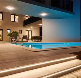 6 bedroom villa with heated pool near Omis, sleeps 12